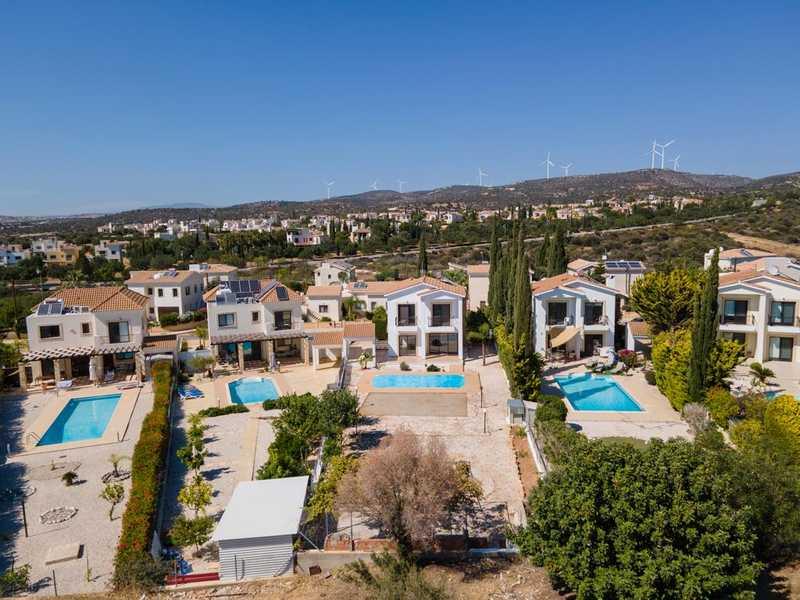 3-bedroom villa for sale: https://www.bazaraki.com/adv/5797339_3-bedroom-villa-for-sale (www.bazaraki.com)