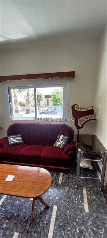  Spacious Fully Renovated 3 Bedroom Ground Floor House in Agios Dometi: https://www.offer.com.cy/en/spacious-fully-renovated-3-bedroom-ground-floor-house-in-agios-dometi/21-816591/ (www.offer.com.cy)