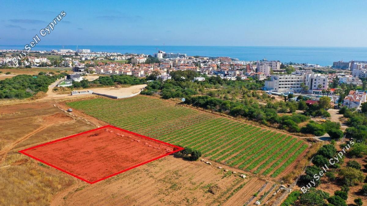 2,111 SQM Tourist Land for sale in Pernera, Famagusta: https://www.buysellcyprus.com/property-for-sale/famagusta/pernera/land-for-sale-pernera-famagusta-1794176.html (www.buysellcyprus.com)