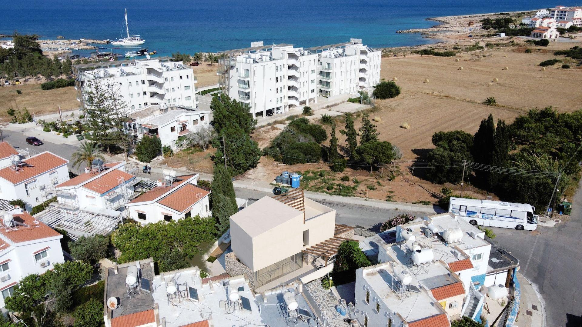 New 7-bedroom villa in Famagusta № 152395: https://dom.com.cy/en/catalog/sale/152395/ (dom.com.cy)