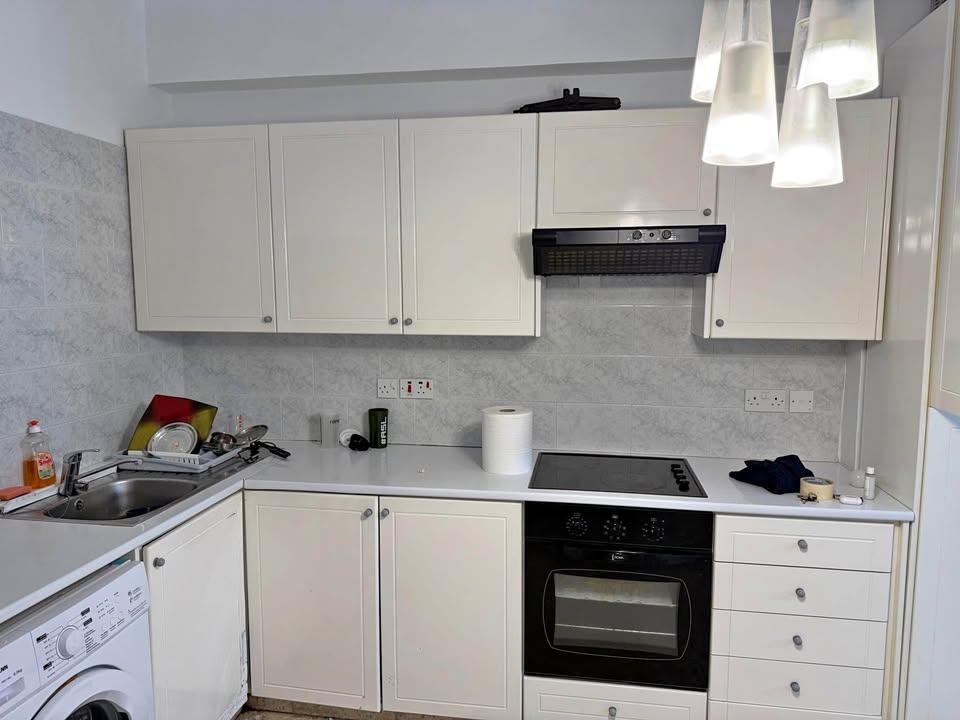 2 bedroom flat available one room for couple or boys: https://www.facebook.com/marketplace/item/3289882767818009 (www.facebook.com)