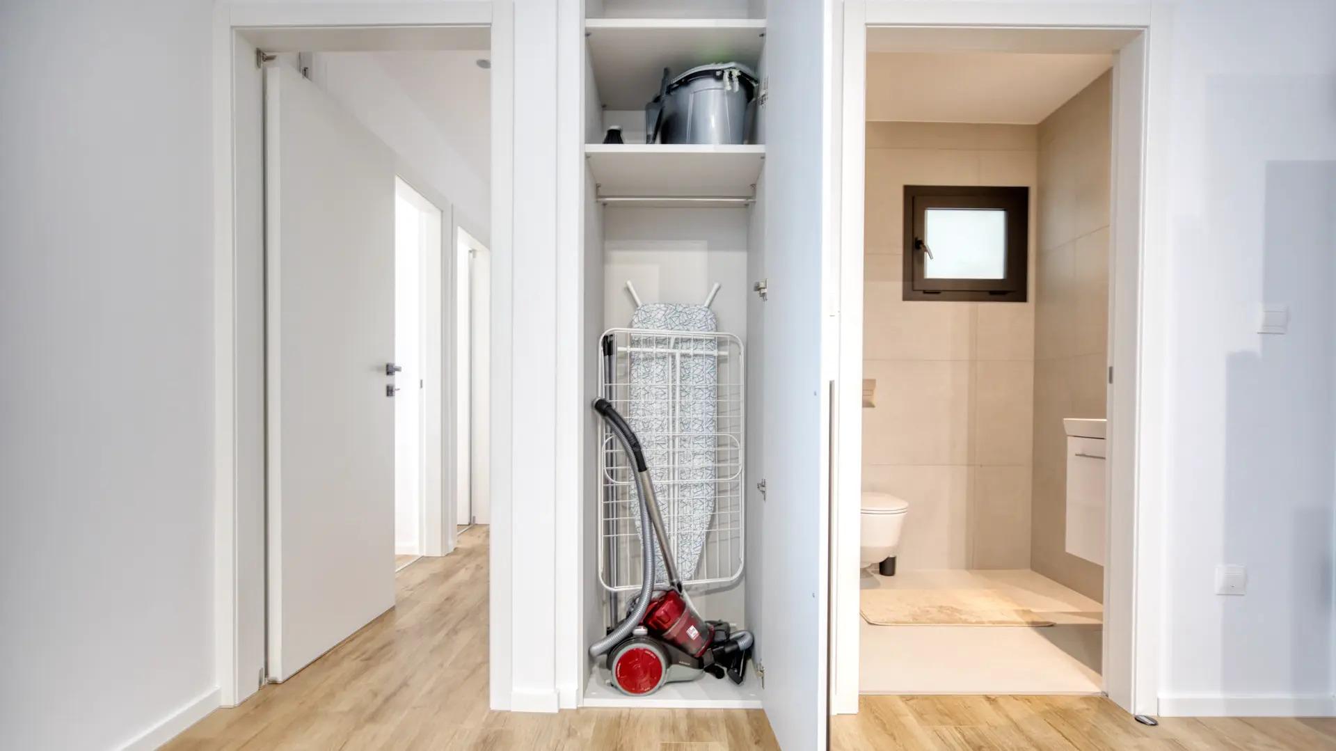 2-bedroom flat in Limassol №153723: https://dom.com.cy/en/catalog/rent/153723/ (dom.com.cy)