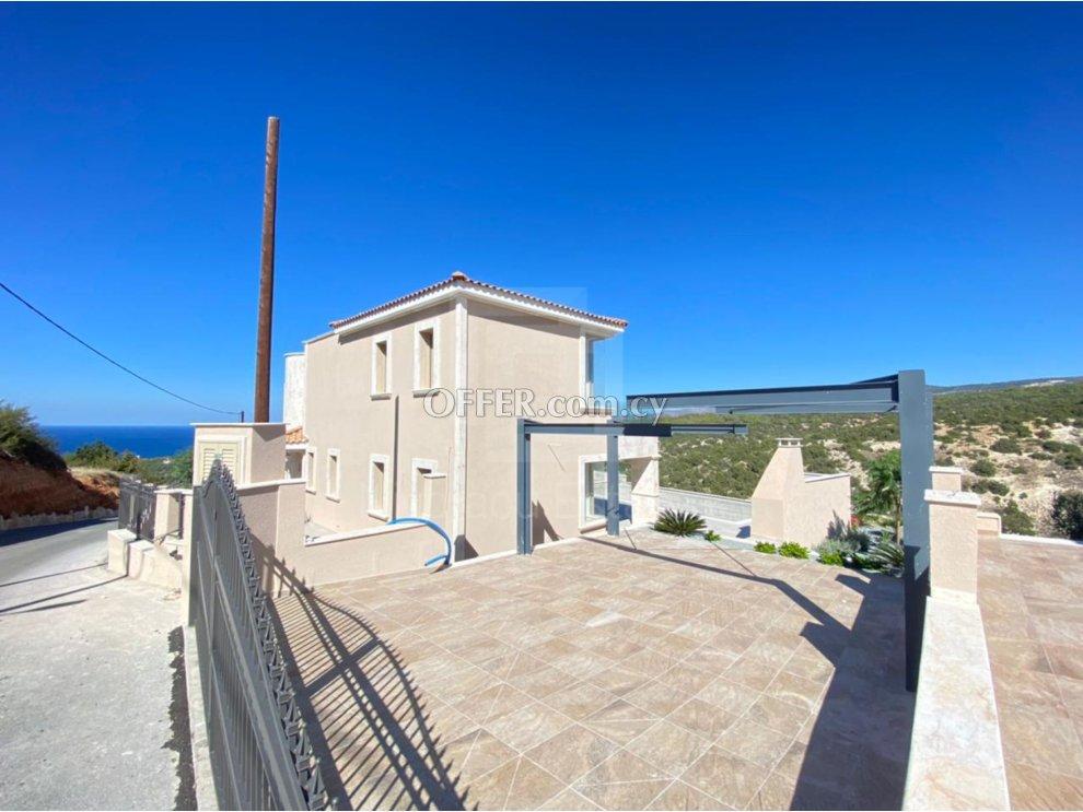 Luxury 5 bedrooms villa in Peyia: https://www.offer.com.cy/en/luxury-5-bedrooms-villa-in-peyia/21-709518/ (www.offer.com.cy)