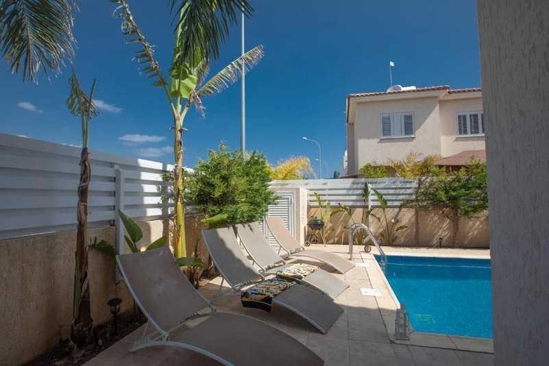 George's lux villa: https://www.bazaraki.com/adv/5793803_georges-lux-villa (www.bazaraki.com)