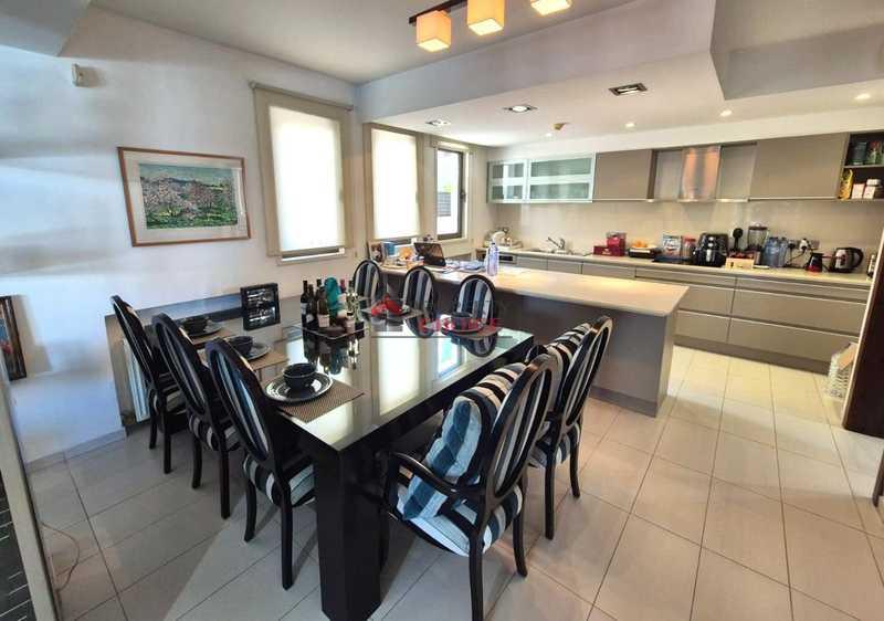 4-bedroom villa for sale: https://www.bazaraki.com/adv/5791407_4-bedroom-villa-for-sale (www.bazaraki.com)