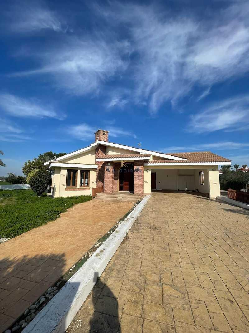 5-bedroom detached house for sale: https://www.bazaraki.com/adv/5787043_5-bedroom-detached-house-for-sale (www.bazaraki.com)