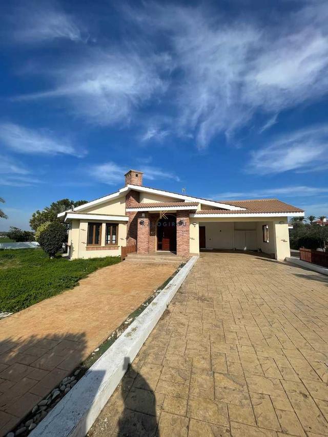 5-bedroom detached house for sale: https://www.bazaraki.com/adv/5787043_5-bedroom-detached-house-for-sale (www.bazaraki.com)