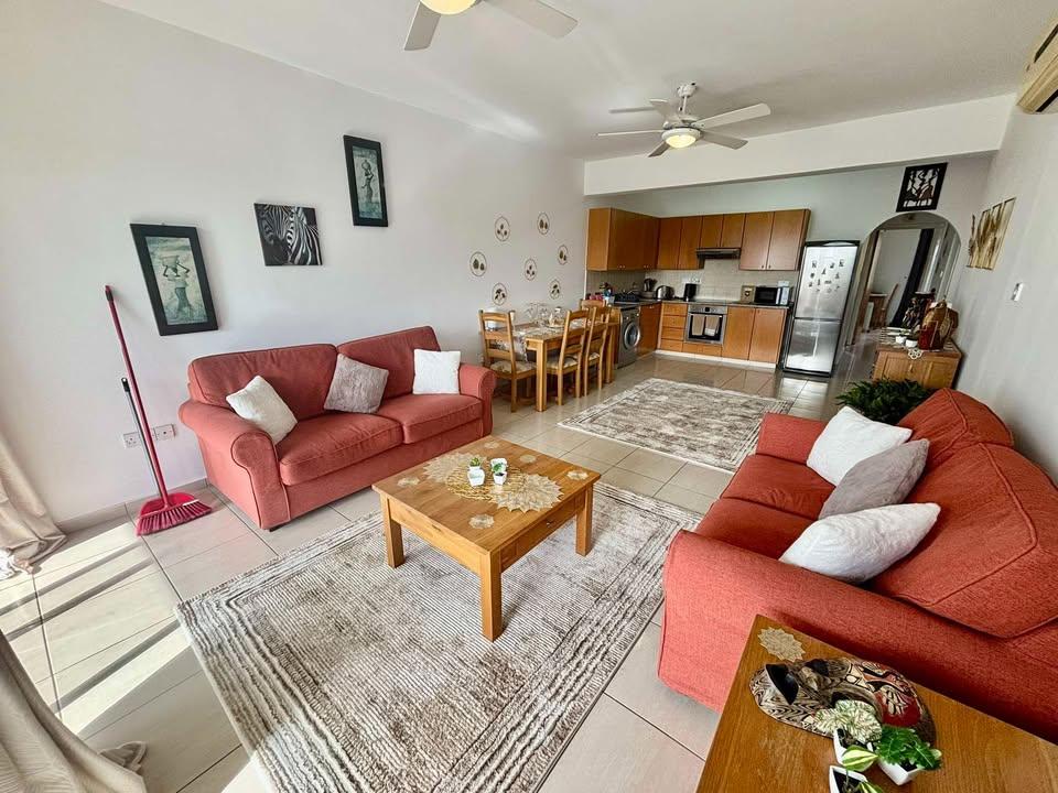 2 beds 2 baths Flat/apartment: https://www.facebook.com/marketplace/item/1377221256656155 (www.facebook.com)