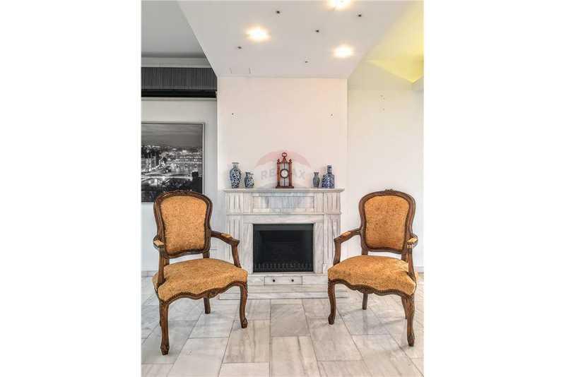 A whole floor office of 280sqm in the city center: https://www.bazaraki.com/adv/5798075_a-whole-floor-office-of-280sqm-in-the-city-center (www.bazaraki.com)