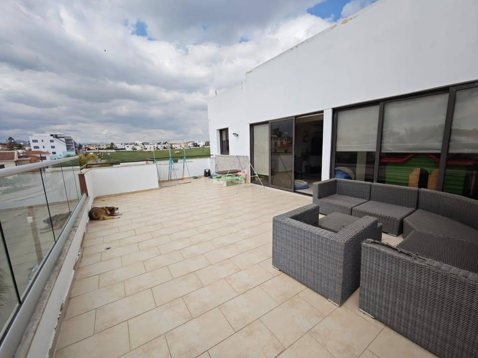 3 Bedroom Penthouse: https://www.facebook.com/marketplace/item/9767873843293947 (www.facebook.com)
