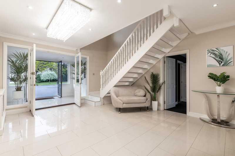3-bedroom villa for sale: https://www.bazaraki.com/adv/5795706_3-bedroom-villa-for-sale (www.bazaraki.com)