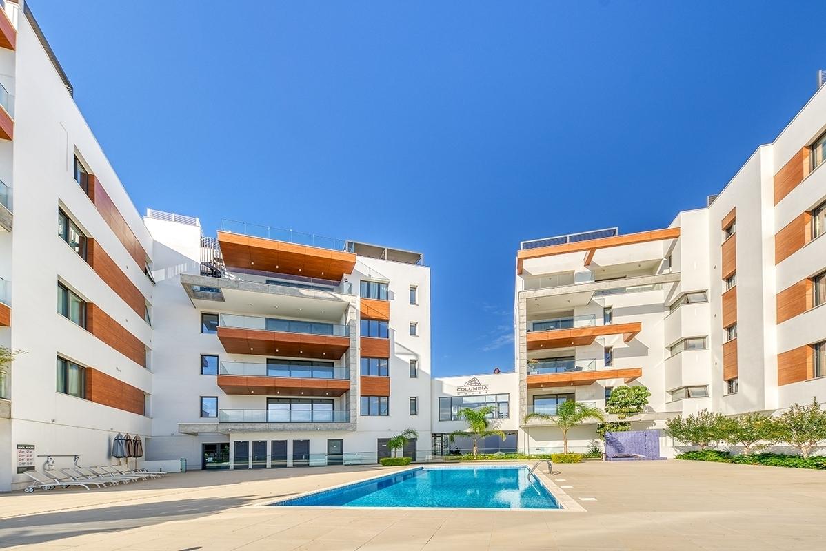 4-bedroom penthouse in Limassol №150196: https://dom.com.cy/en/catalog/rent/150196/ (dom.com.cy)