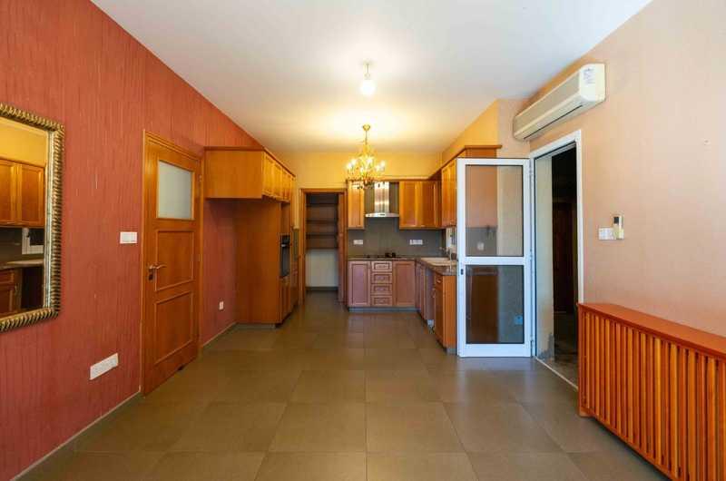 4-bedroom villa for sale: https://www.bazaraki.com/adv/5793706_4-bedroom-villa-for-sale (www.bazaraki.com)