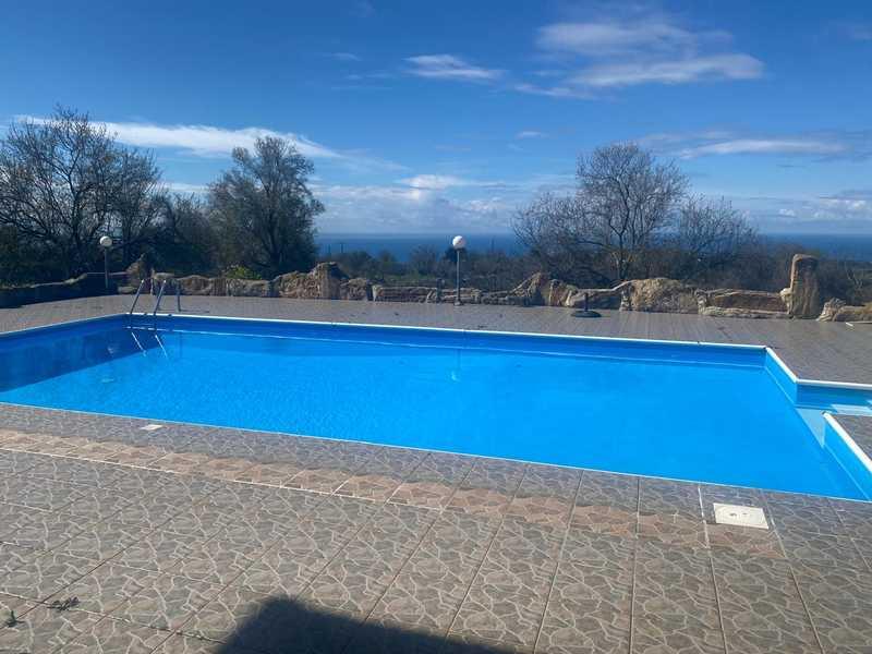 4-bedroom villa to rent: https://www.bazaraki.com/adv/5787886_4-bedroom-villa-to-rent (www.bazaraki.com)