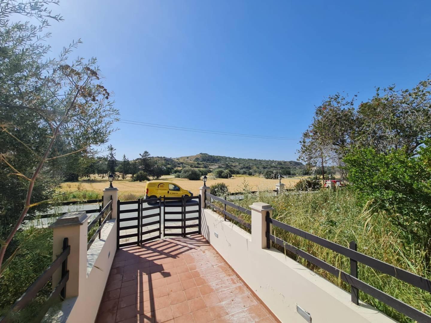5-bedroom villa in Larnaca № 153151: https://dom.com.cy/en/catalog/sale/153151/ (dom.com.cy)
