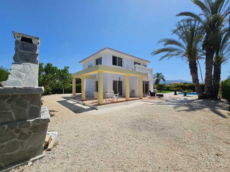3-bedroom villa to rent: https://www.bazaraki.com/adv/5797194_3-bedroom-villa-to-rent (www.bazaraki.com)