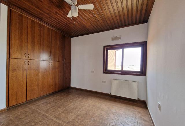 6-bedroom house in Nicosia № 150182: https://dom.com.cy/en/catalog/sale/150182/ (dom.com.cy)