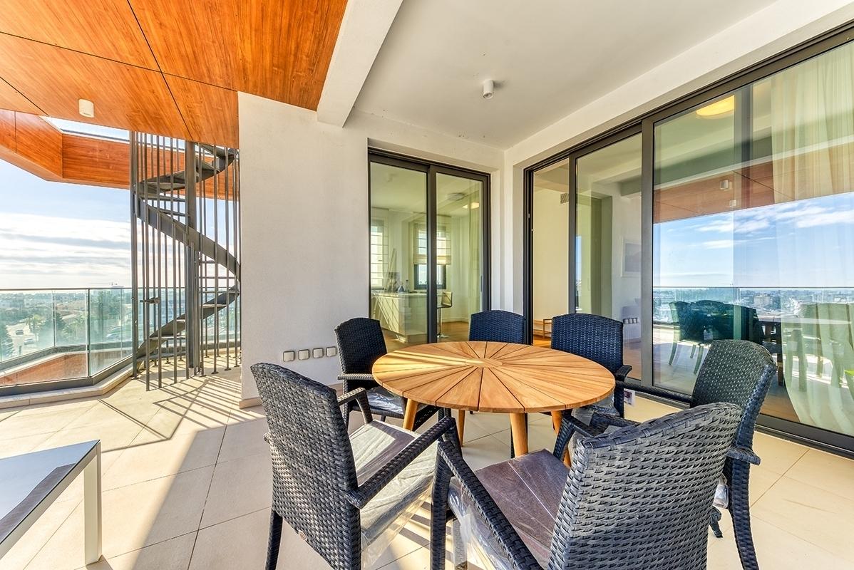 4-bedroom penthouse in Limassol №150196: https://dom.com.cy/en/catalog/rent/150196/ (dom.com.cy)
