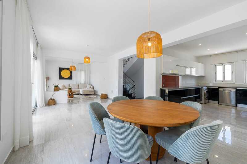 5-bedroom detached house for sale: https://www.bazaraki.com/adv/5791253_5-bedroom-detached-house-for-sale (www.bazaraki.com)