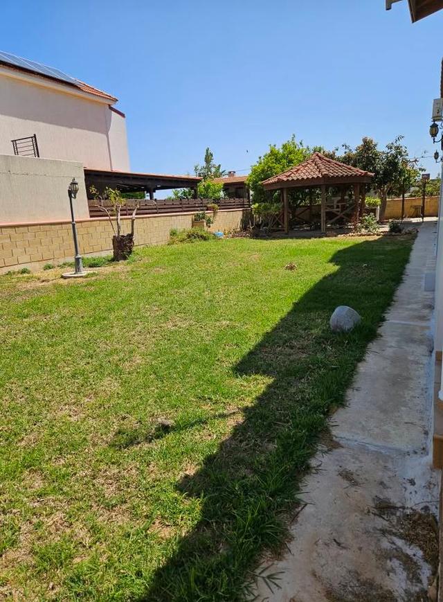 4 bedroom house for rent: https://www.facebook.com/marketplace/item/3757016514588435 (www.facebook.com)
