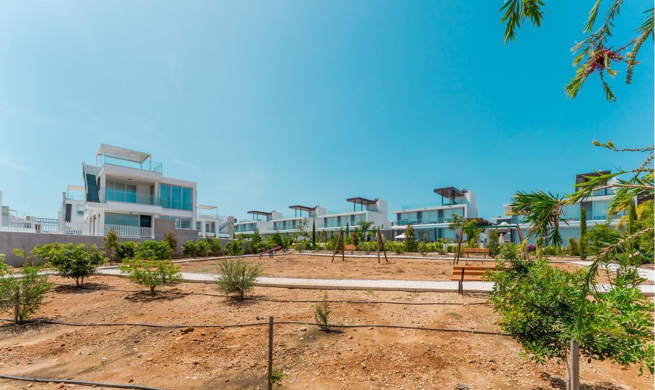 New 5-bedroom villa in Famagusta № 149741: https://dom.com.cy/en/catalog/sale/149741/ (dom.com.cy)