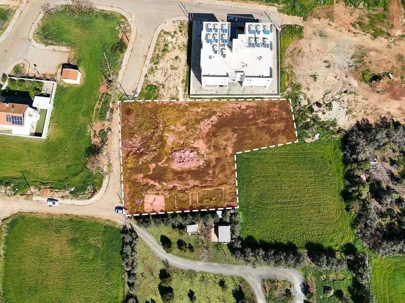 Residential land 2416 m²: https://www.bazaraki.com/adv/5787915_residential-land-2416-m2 (www.bazaraki.com)