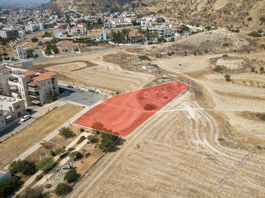 1,403 SQM Residential Plot for sale in Oroklini, Larnaca: https://www.buysellcyprus.com/property-for-sale/larnaca/oroklini/plot-for-sale-oroklini-larnaca-1800864.html (www.buysellcyprus.com)