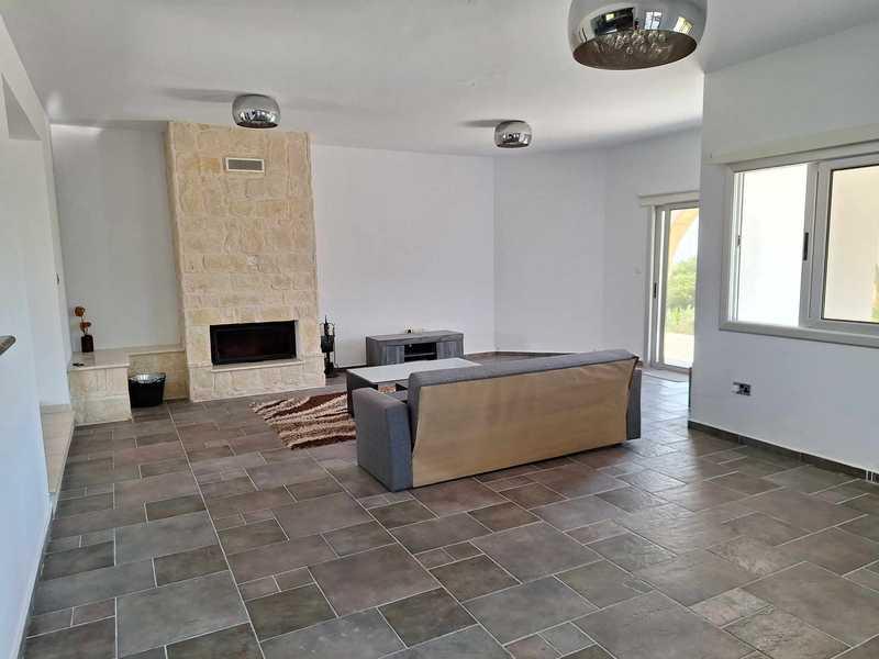 3-bedroom detached house to rent: https://www.bazaraki.com/adv/5793514_3-bedroom-detached-house-to-rent (www.bazaraki.com)