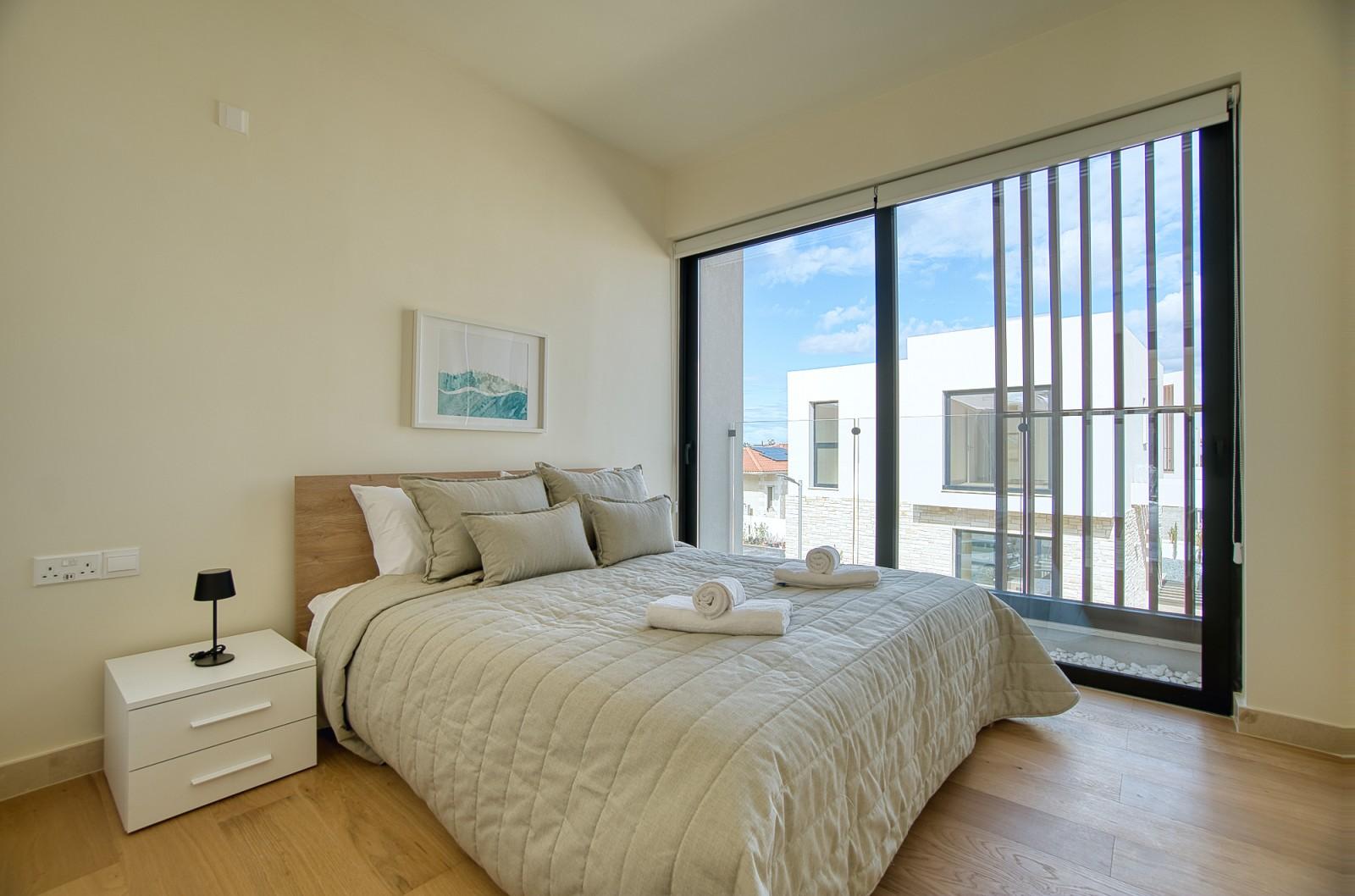 3-bedroom flat in Paphos №153874: https://dom.com.cy/en/catalog/rent/153874/ (dom.com.cy)