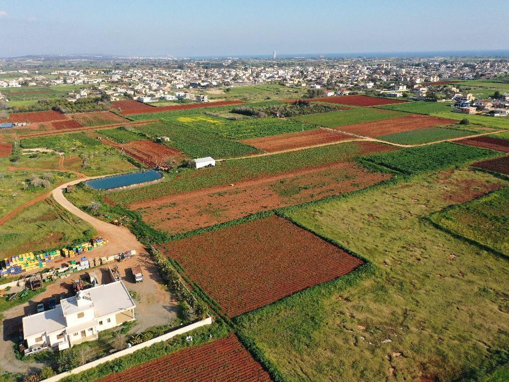 Residential Land 2,749 SQM For Sale: https://www.zyprus.com/land/39396/residential-land-in-liopetri-famagusta (www.zyprus.com)