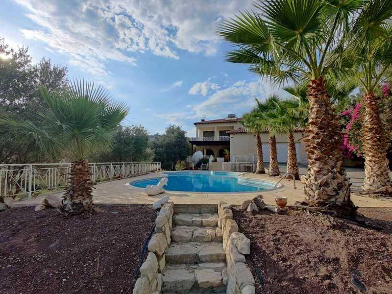 3-bedroom detached house for sale: https://www.bazaraki.com/adv/5799302_3-bedroom-detached-house-for-sale (www.bazaraki.com)