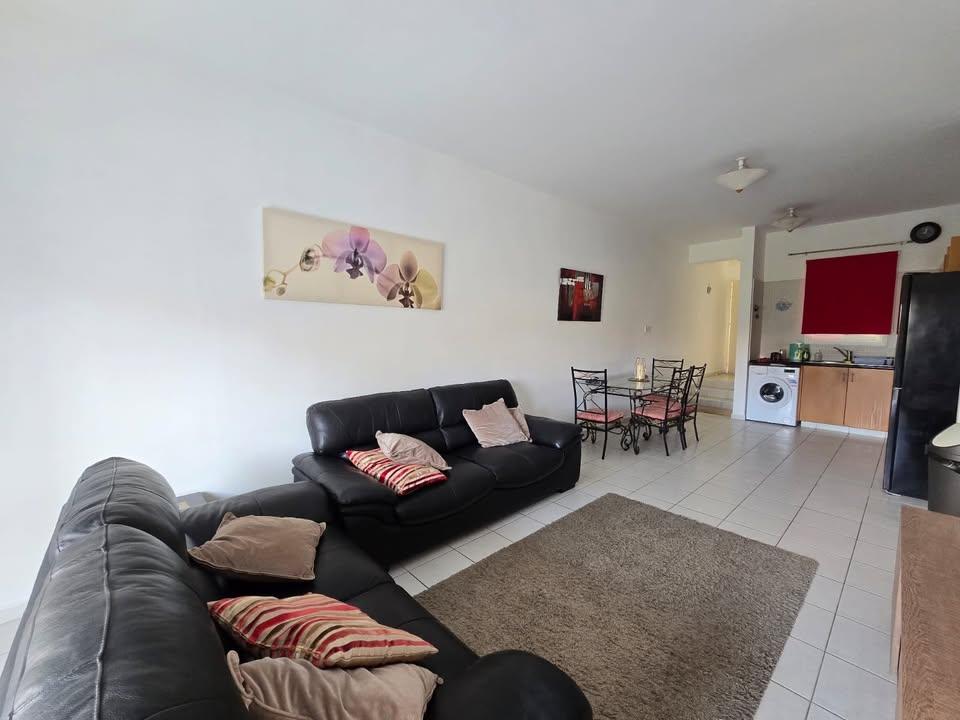 2 Beds 1 Bath Apartment/condo: https://www.facebook.com/marketplace/item/681639461328966 (www.facebook.com)