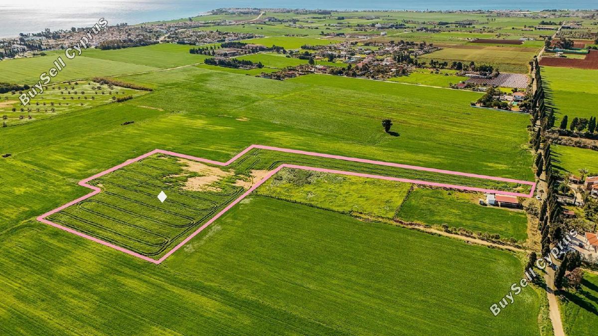 18,800 SQM Agricultural Land for sale in Meneou, Larnaca: https://www.buysellcyprus.com/property-for-sale/larnaca/meneou/land-for-sale-meneou-larnaca-1796735.html (www.buysellcyprus.com)