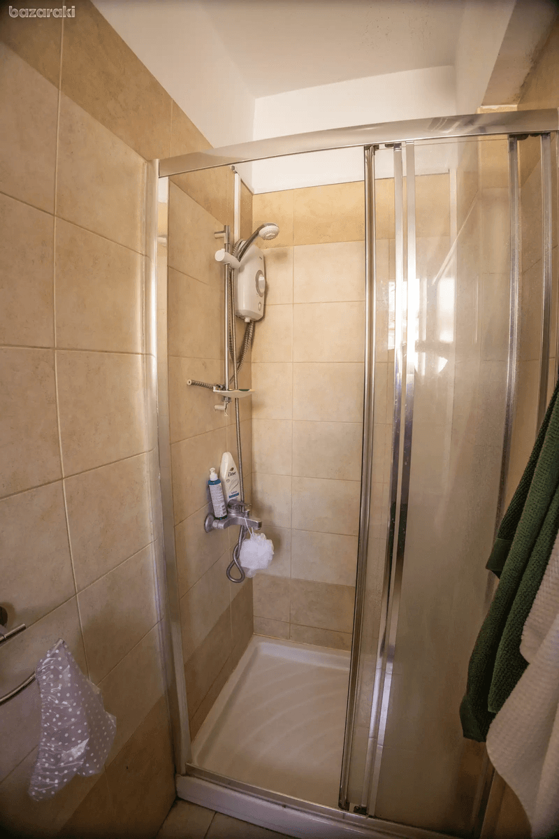2-bedroom apartment to rent: https://www.bazaraki.com/adv/5795063_2-bedroom-apartment-to-rent (www.bazaraki.com)