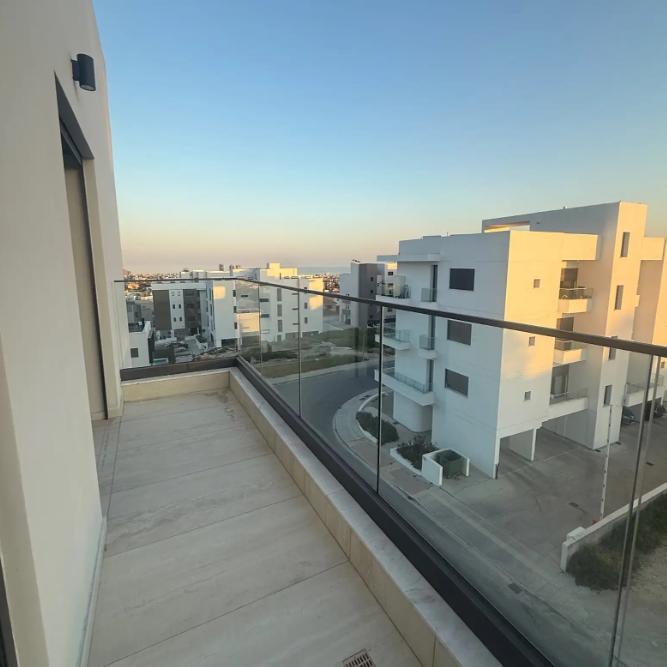 3-bedroom penthouse in Limassol №152796: https://dom.com.cy/en/catalog/rent/152796/ (dom.com.cy)