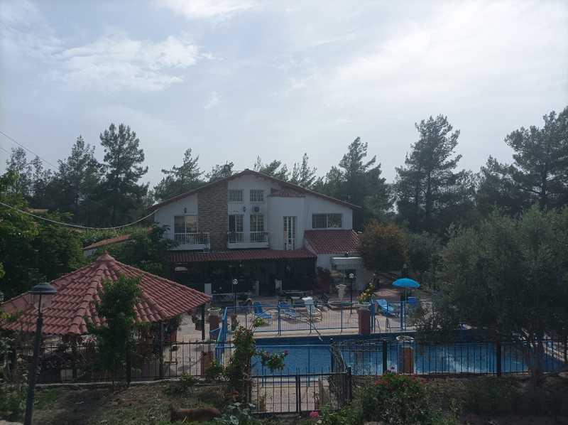 6-bedroom villa for sale: https://www.bazaraki.com/adv/5793835_6-bedroom-villa-for-sale (www.bazaraki.com)