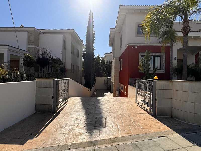 5-bedroom villa for sale: https://www.bazaraki.com/adv/5797508_5-bedroom-villa-for-sale (www.bazaraki.com)