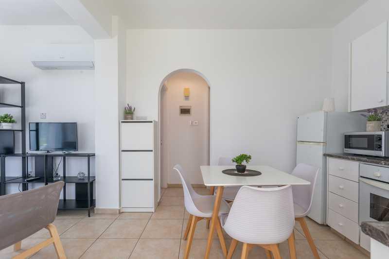 One bed flat in universal: https://www.bazaraki.com/adv/5796411_one-bed-flat-in-universal (www.bazaraki.com)