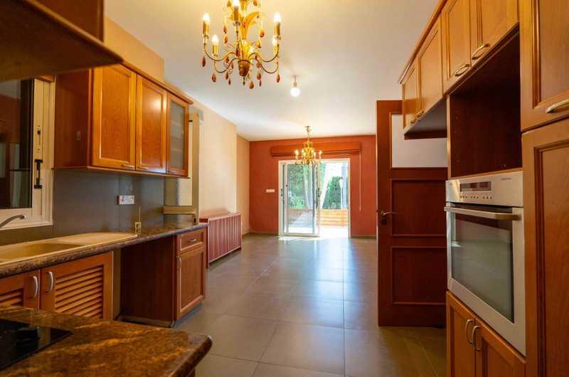 4-bedroom villa for sale: https://www.bazaraki.com/adv/5793706_4-bedroom-villa-for-sale (www.bazaraki.com)