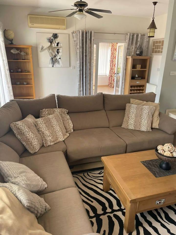 Large townhouse with centralheating in Peyia: https://www.facebook.com/marketplace/item/1235320814914526 (www.facebook.com)