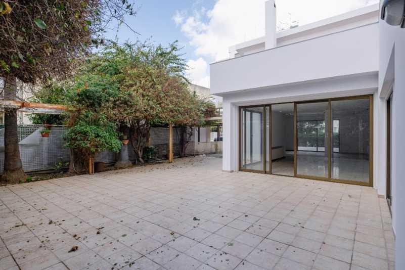6-bedroom semi-detached for sale: https://www.bazaraki.com/adv/5799743_6-bedroom-semi-detached-for-sale (www.bazaraki.com)
