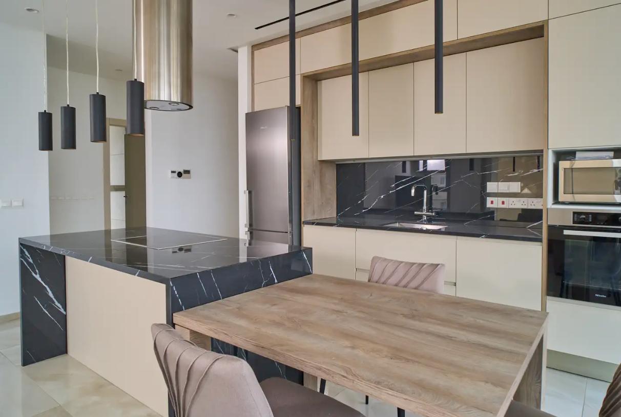 2-bedroom apartment in Limassol №152875: https://dom.com.cy/en/catalog/rent/152875/ (dom.com.cy)