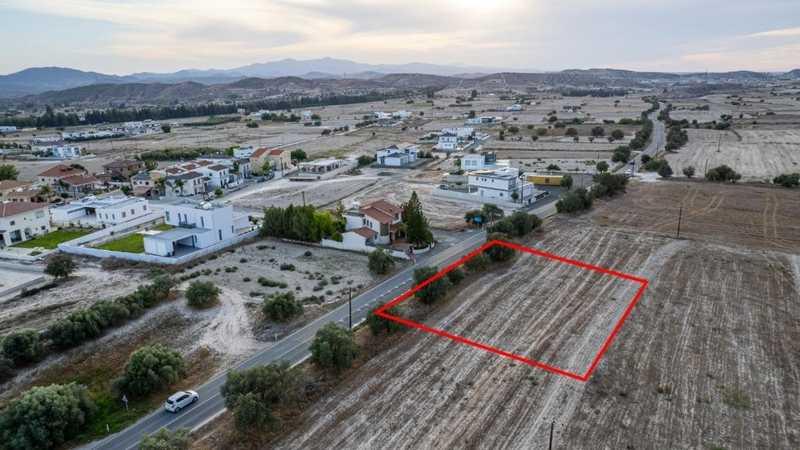 Commercial land 1190 m²: https://www.bazaraki.com/adv/5796526_commercial-land-1190-m2 (www.bazaraki.com)