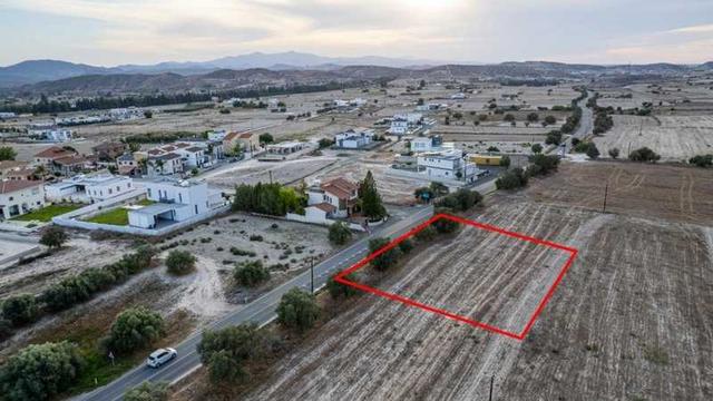 Commercial land 1190 m²: https://www.bazaraki.com/adv/5796526_commercial-land-1190-m2 (www.bazaraki.com)