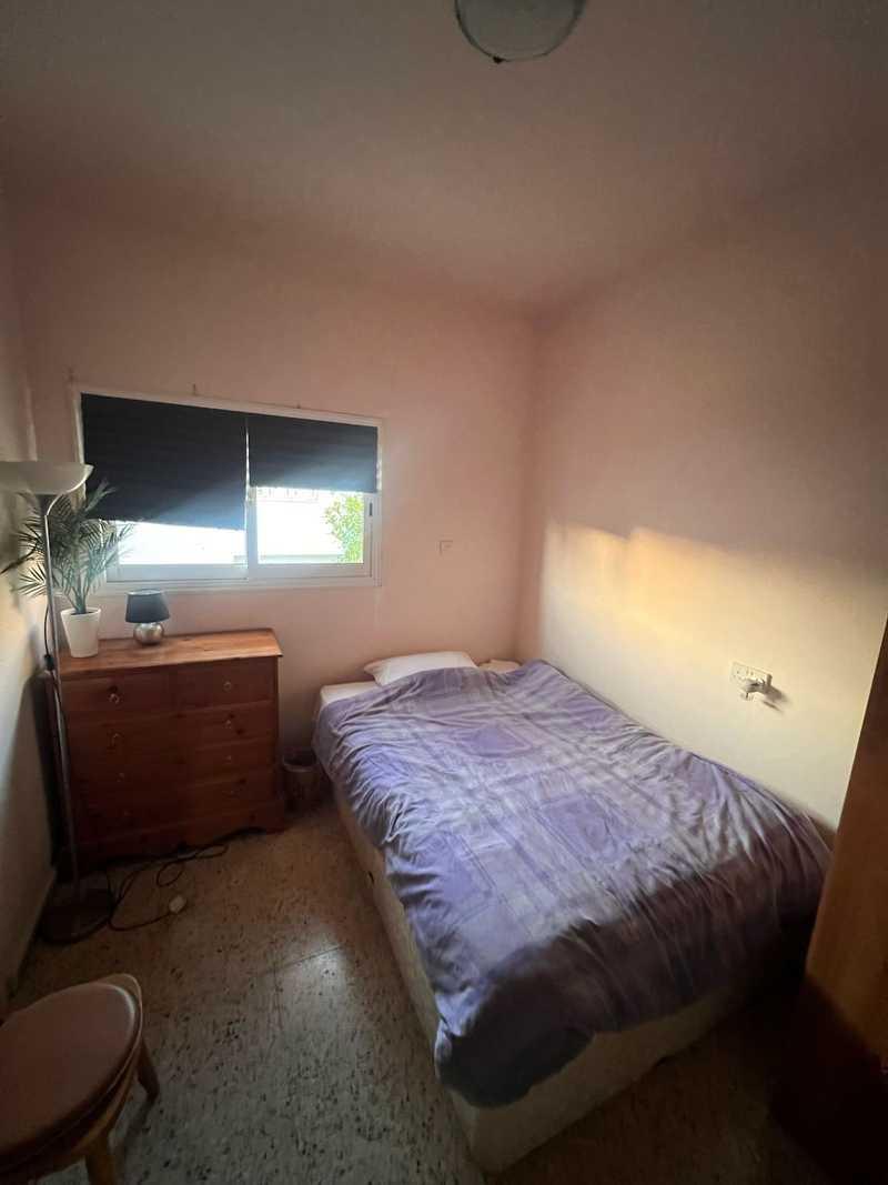 Room with private bathroom, european professionals only: https://www.bazaraki.com/adv/5792544_double-bedroom-with-private-bathroom (www.bazaraki.com)