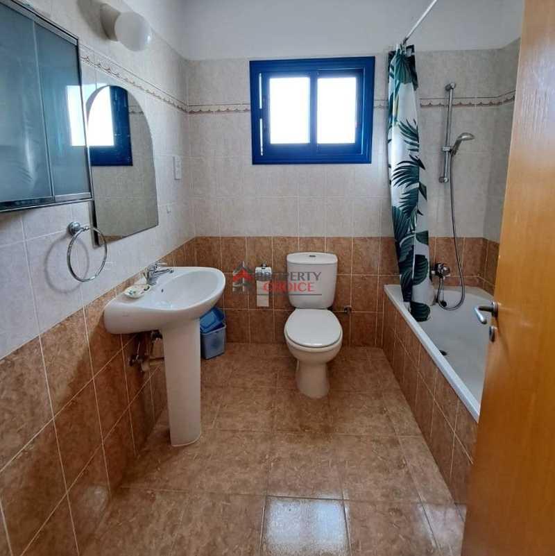 3-bedroom villa for sale: https://www.bazaraki.com/adv/5791701_3-bedroom-villa-for-sale (www.bazaraki.com)