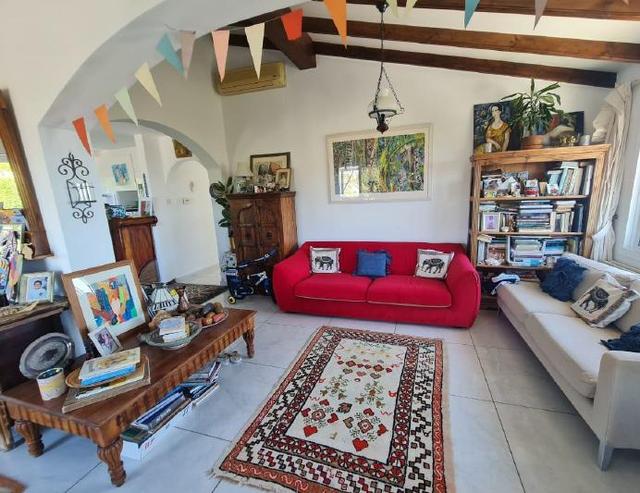 6-bedroom villa in Paphos № 153166: https://dom.com.cy/en/catalog/sale/153166/ (dom.com.cy)