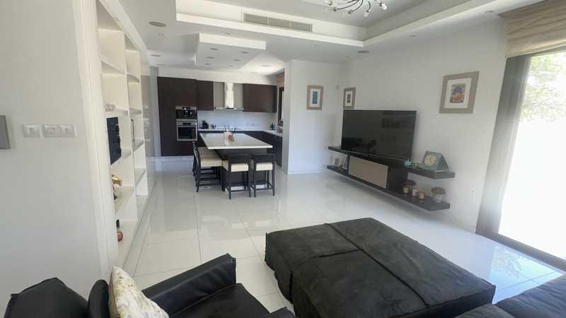 3-bedroom villa to rent: https://www.bazaraki.com/adv/5789066_3-bedroom-villa-to-rent (www.bazaraki.com)