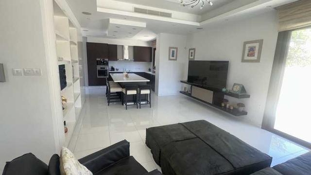 3-bedroom villa to rent: https://www.bazaraki.com/adv/5789066_3-bedroom-villa-to-rent (www.bazaraki.com)