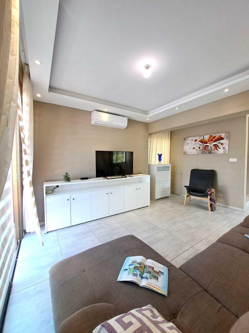 Luxury 3 bedroom villa with a pool: https://www.bazaraki.com/adv/5795930_luxury-3-bedroom-villa-with-a-pool (www.bazaraki.com)